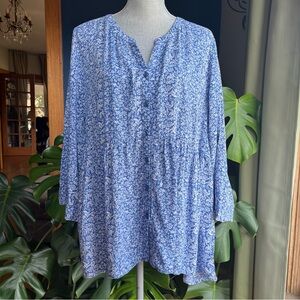 CYNTHIA ROWLEY Woman Blue and White Hi Low Relaxed Button Down Floral Blouse